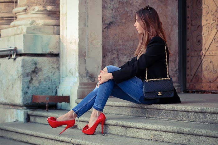 rote high heels mit schleife