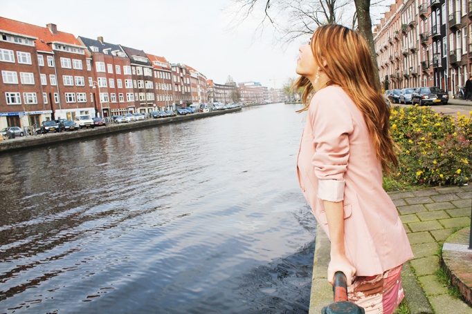 In the Streets of Amsterdam: Outfit-Post